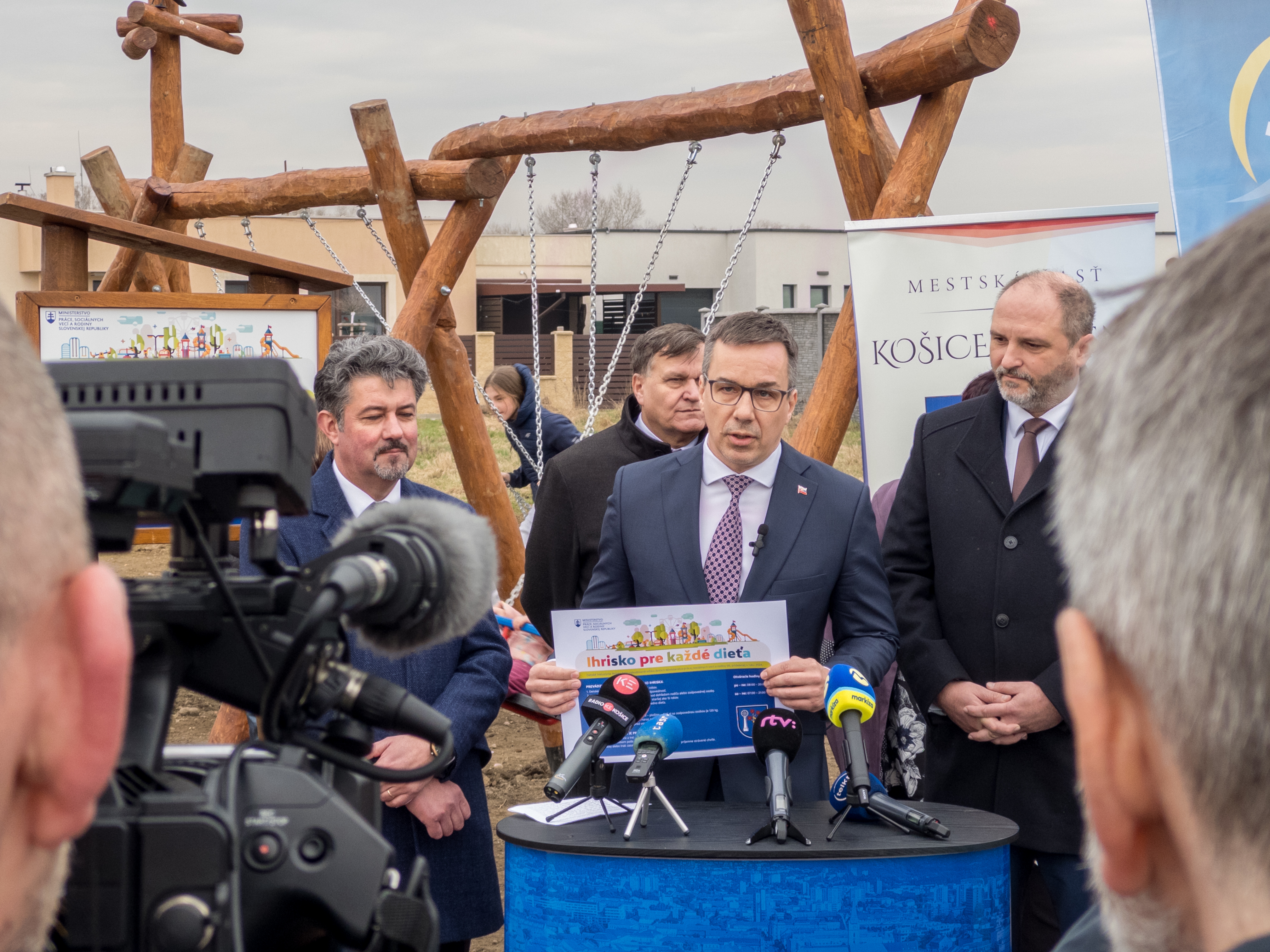 minister prace erik tomas predstavuje nove podmienky k inkluzivnym ihriskam 3 | WebJET CMS