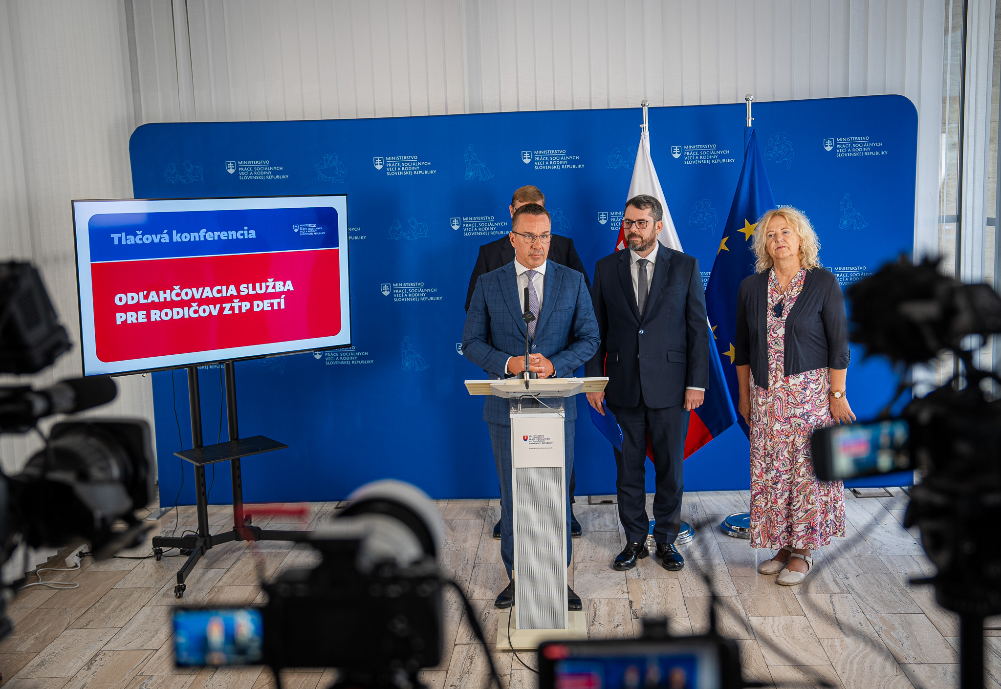 mpsvr tk minister prace e tomas k projektu odlahcovacej sluzby | WebJET CMS