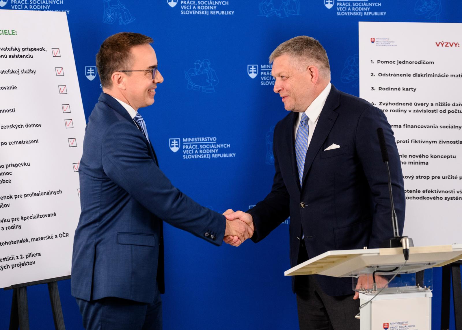 pracovne stretnutie predsedu vlady roberta fica ministrom prace socialnych veci rodiny erikom tomasom | WebJET CMS